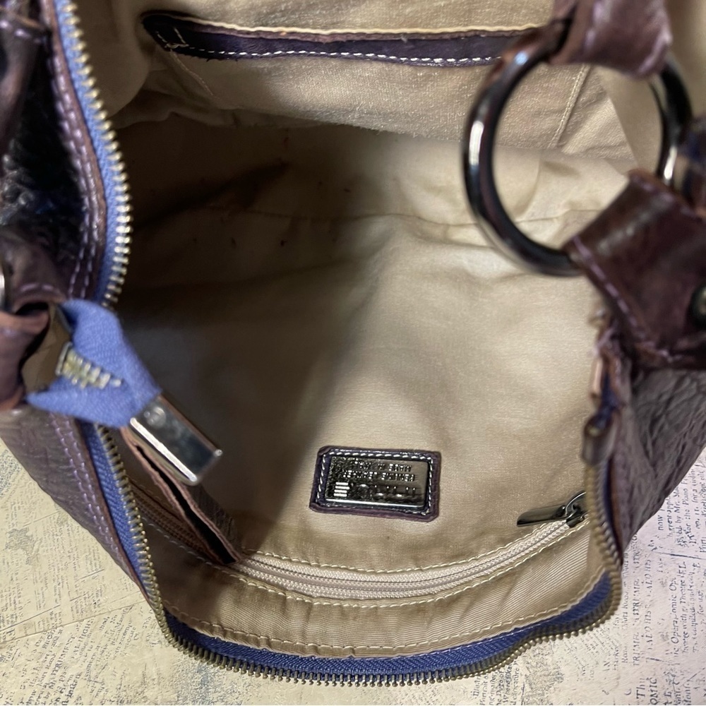 Innue leather purple and tan rustic hobo shoulder bag made in Italy - Picture 7 of 12